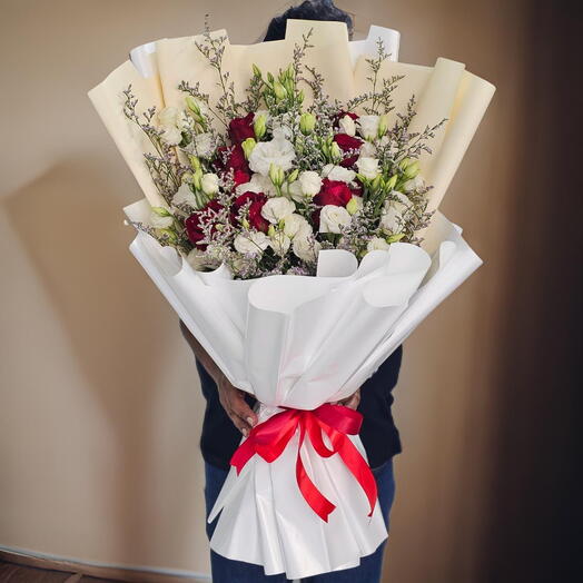 RED   WHITE FLOWERS BOUQUET