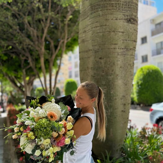 Ramo de hortensias y rosas