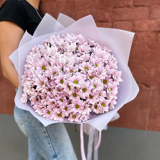 Bouquet of delicate chrysanthemums