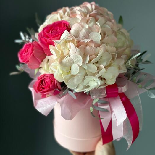 Flores en Caja Hortensia con rosas