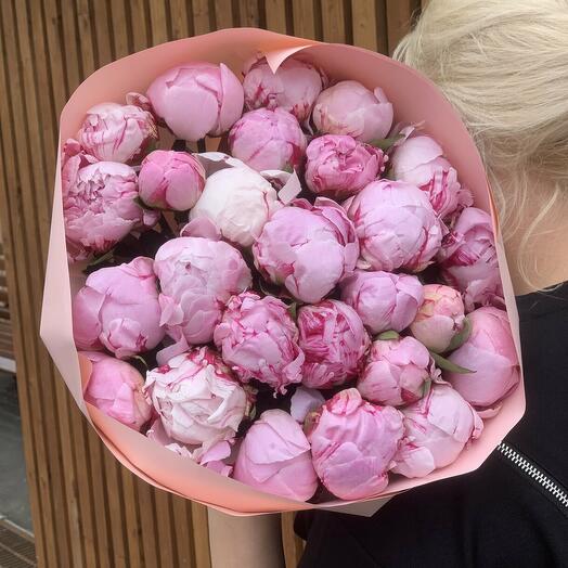 Шикарный букет из 25 пионов