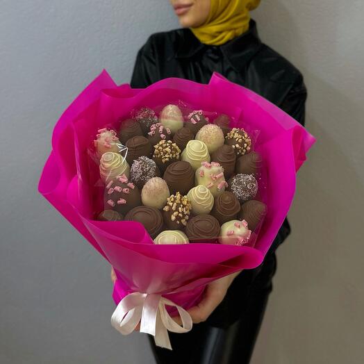 Bouquet of chocolate-covered strawberries