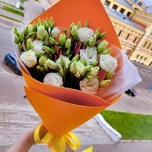 Букет белого лизиантуса