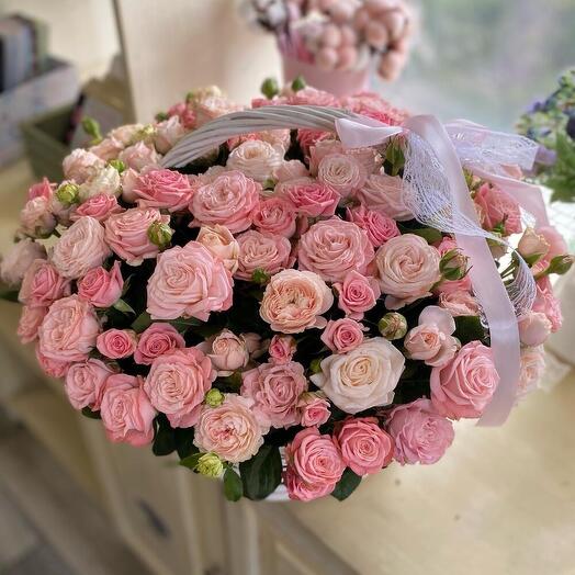 Корзина из кустовых роз с бантиком🌸