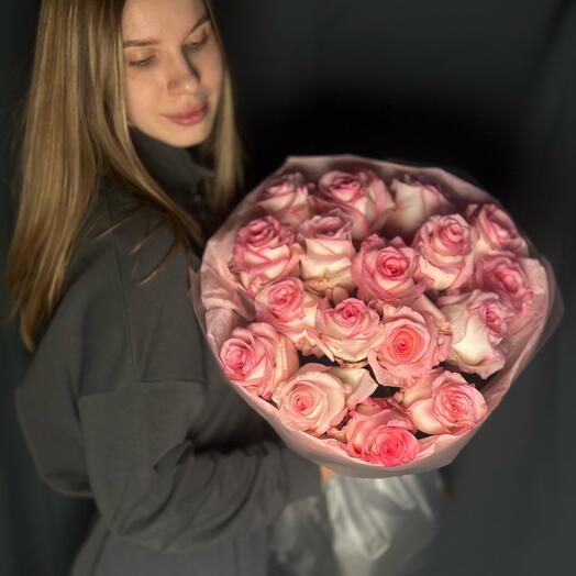 Bouquet of 17 roses Ecuador