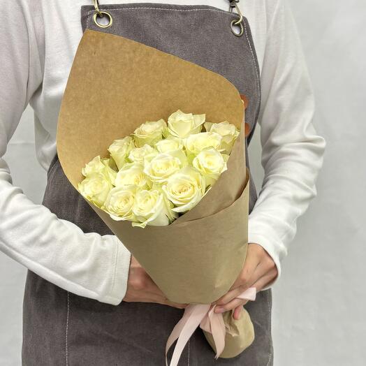 Bouquet of 19 white Kenyan roses in craft paper