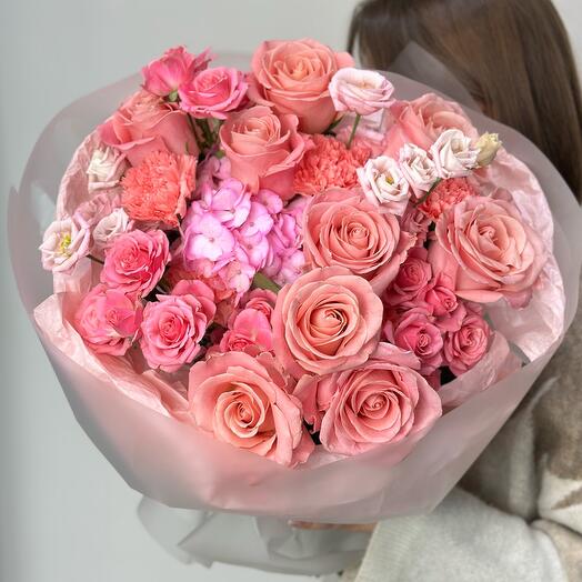Bouquet of roses, hydrangeas, and eustoma flowers