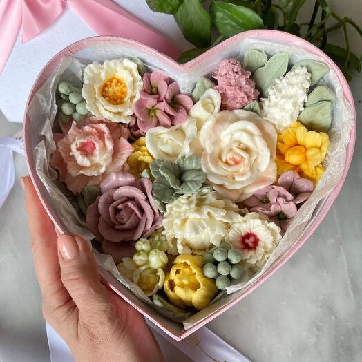 Зефирные цветы в коробке сердце