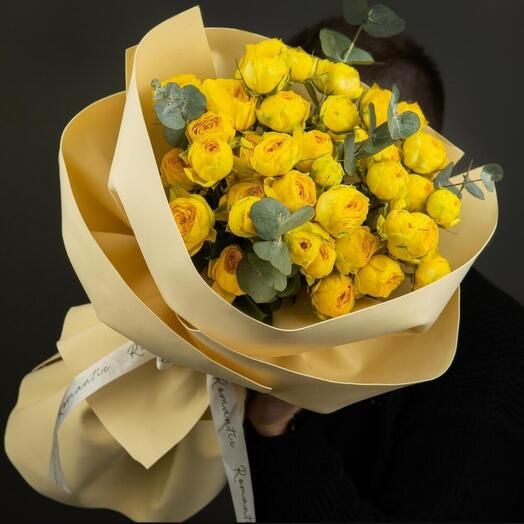 Букет из кустовых пионовидных роз