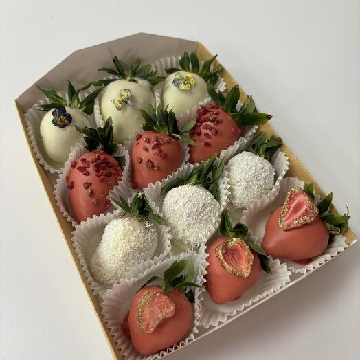 Fresas en chocolate blanco 12 piezas