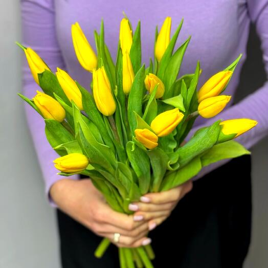 Букет из 15 желтых тюльпанов