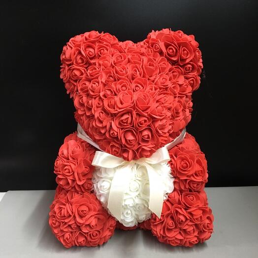 Мишка из красных роз из фоамирана