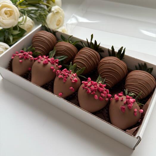 Клубника в молочном шоколаде 🍓