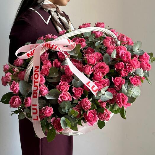 Композиция из кустовых роз, размер М