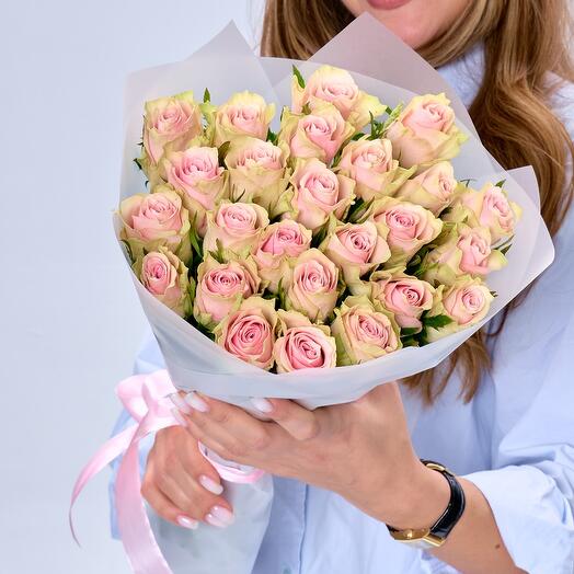 25 нежных кенийских роз