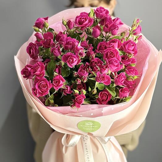 Букет малиновой  розы