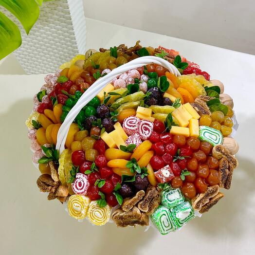 Cesta de frutas secas y queso