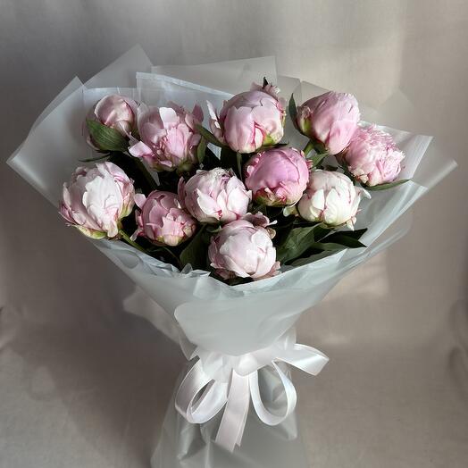 11 пионов с оформлением🌸