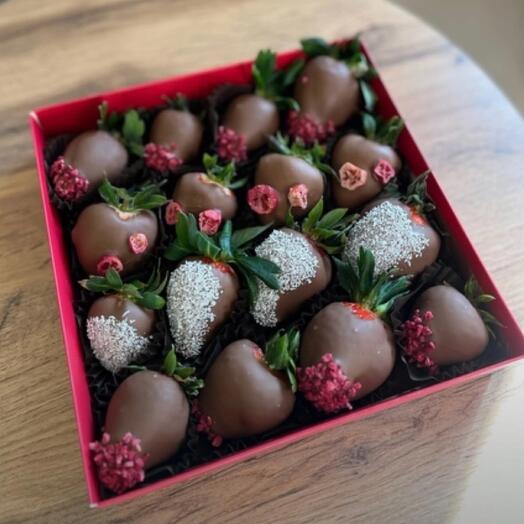 Клубника в шоколаде 16 штук