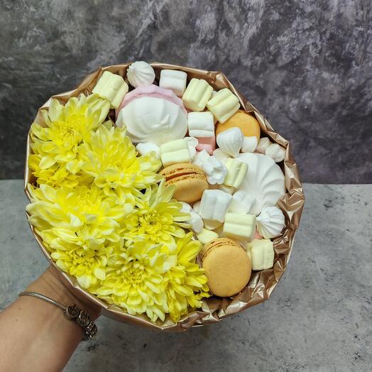 Коробочка с маршмелоу и хризантемами