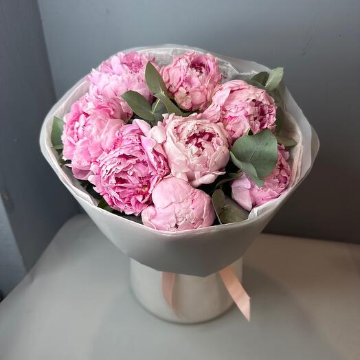 Bouquet of 7 peonies "Quiet Luxury"