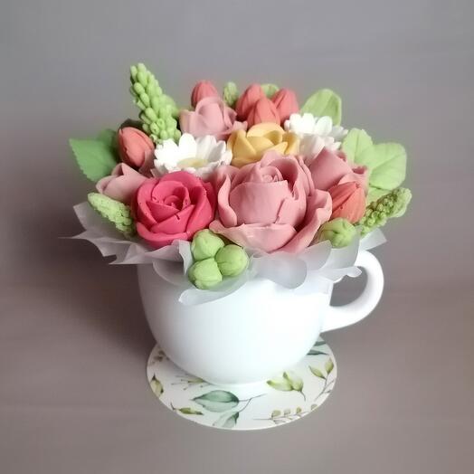 Розы из шоколада в чашке