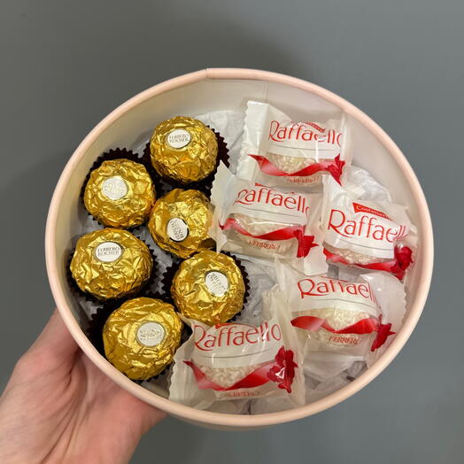 Набор с raffaello и ferrero