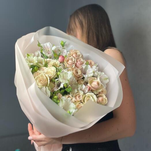 Букет из альстромерии и кустовой розы🌸