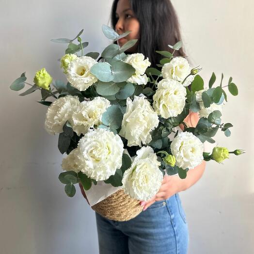 Композиция "Любимые эустомы"