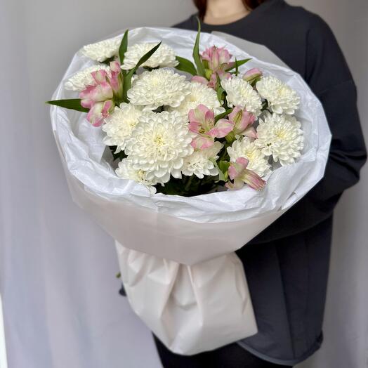 Букет из хризантемы и альстромерий