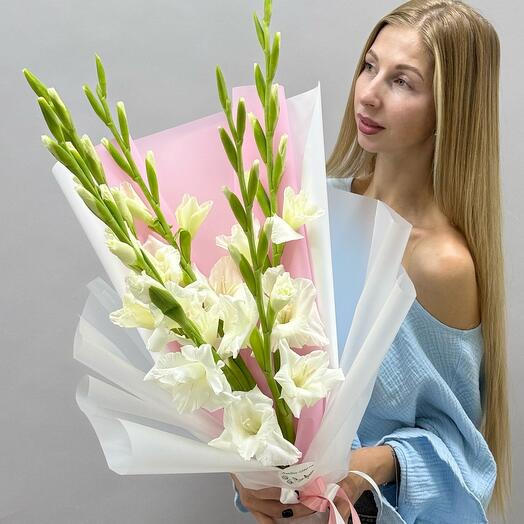 Букет с белоснежными гладиолусами "Белая Симфония"