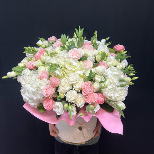 Коробка из гортензия эустома из кустовых роз