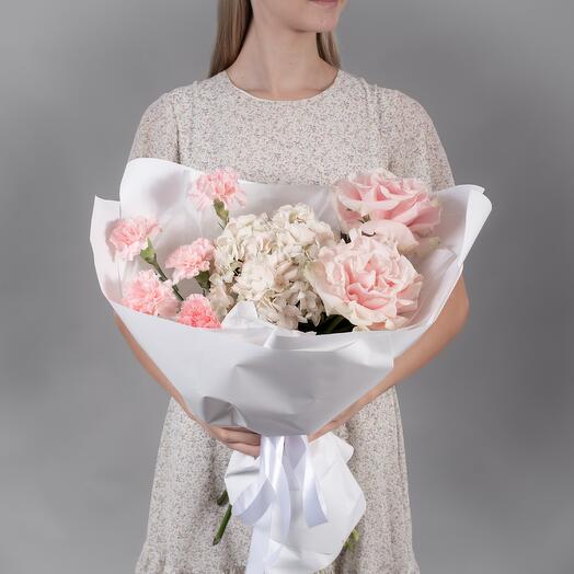 Букет из французской розы и гортензии