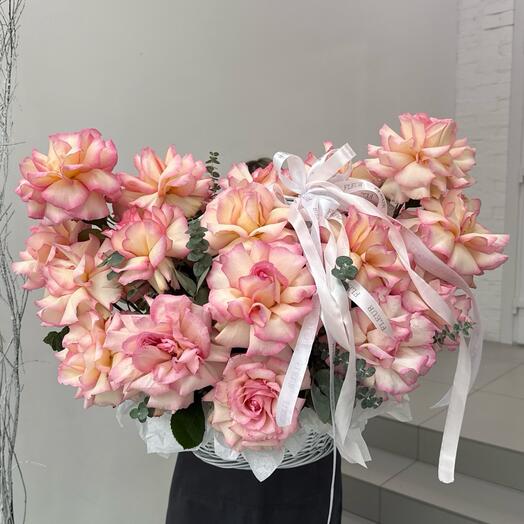 Корзина французских роз с эвкалипт 🌺