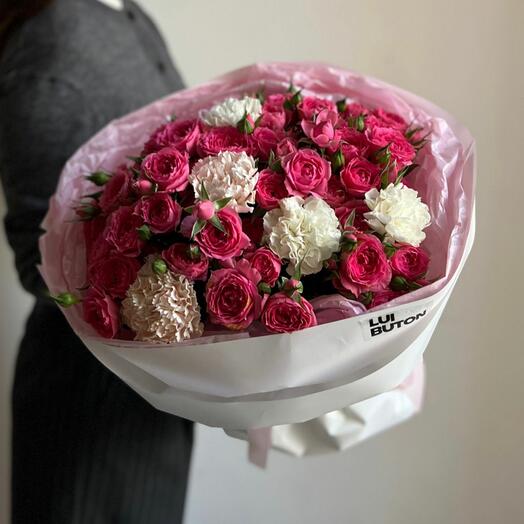 Букет "Кустовые розы и диантусы"