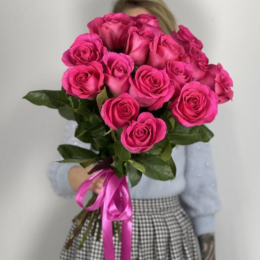 Букет из 15 премиальных ярко - розовых роз 60см. с запахом (25)