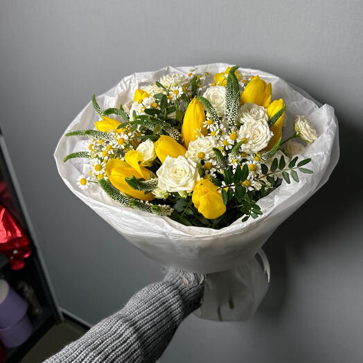 Букет с желтыми тюльпанами 💛🤍