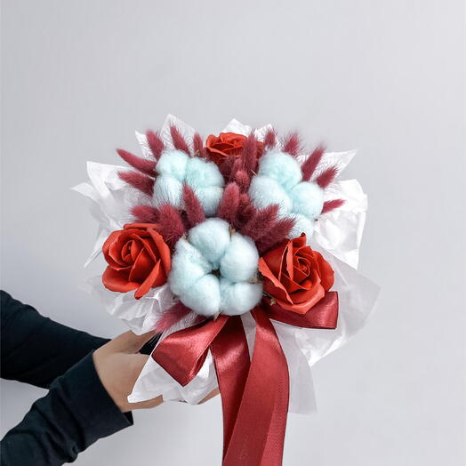 Композиция из мыльных роз и сухоцветов "Яркая Осень"