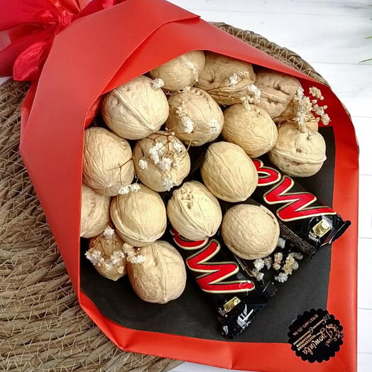 Букет из орехов и Марса