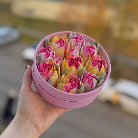 Зефирные цветы в коробке шайбе комплимент