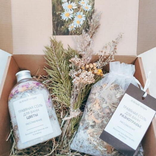 Подарочный набор для нового года с солью и цветами