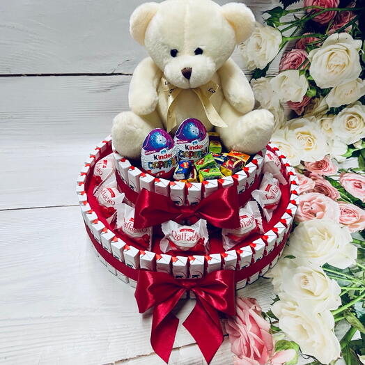 Торт из Киндер шоколада двухъярусный с мишкой. Подарок на 8 Марта для жены, девушки, второй половинки, дочки, сестры, подруги