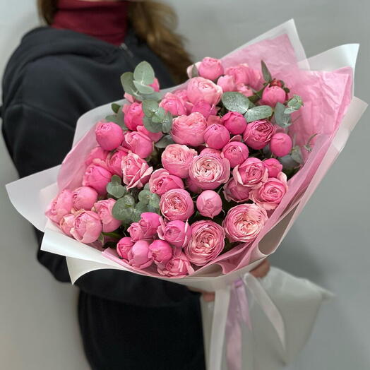 Большой букет из пионовидных роз