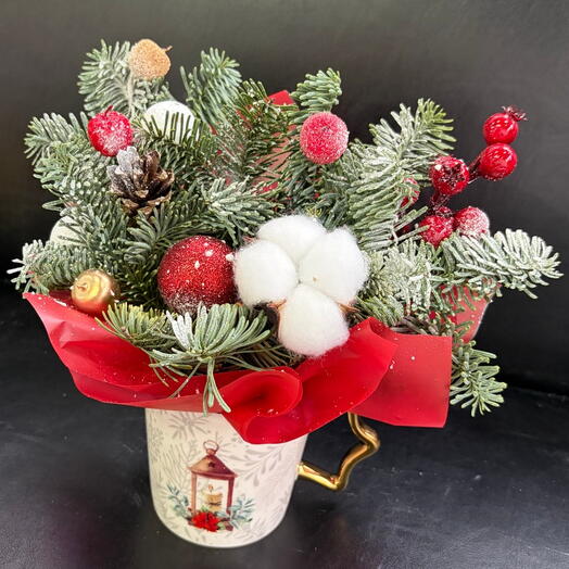 Композиция из нобилиса в кружке