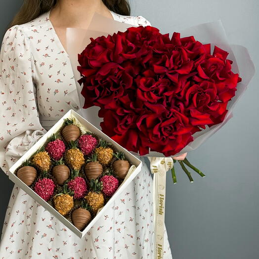 Букет из французских роз и набор клубники в шоколаде 16-20 шт Red velvet L