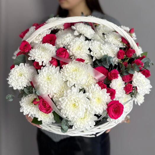 Средняя корзина кустовых роз и хризантем