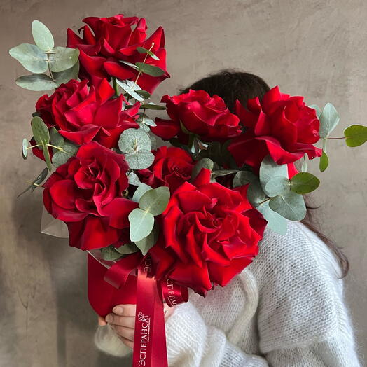 Ажурный бокс с французскими розами и эвкалиптом