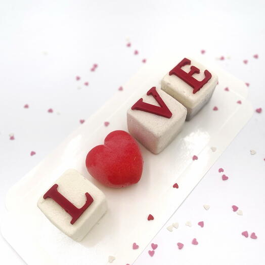Набор муссовых пирожных «Love»