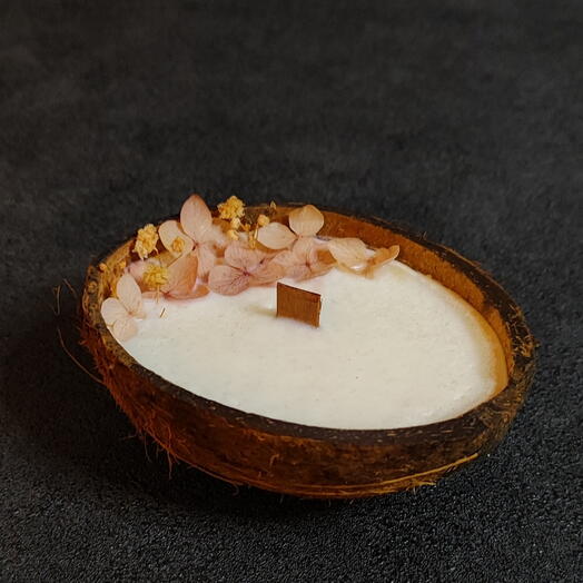 Свеча в кокосе