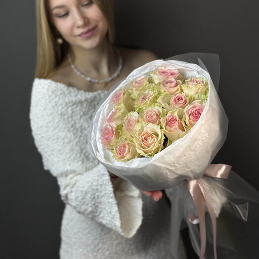 Нежный букетик из 15 роз